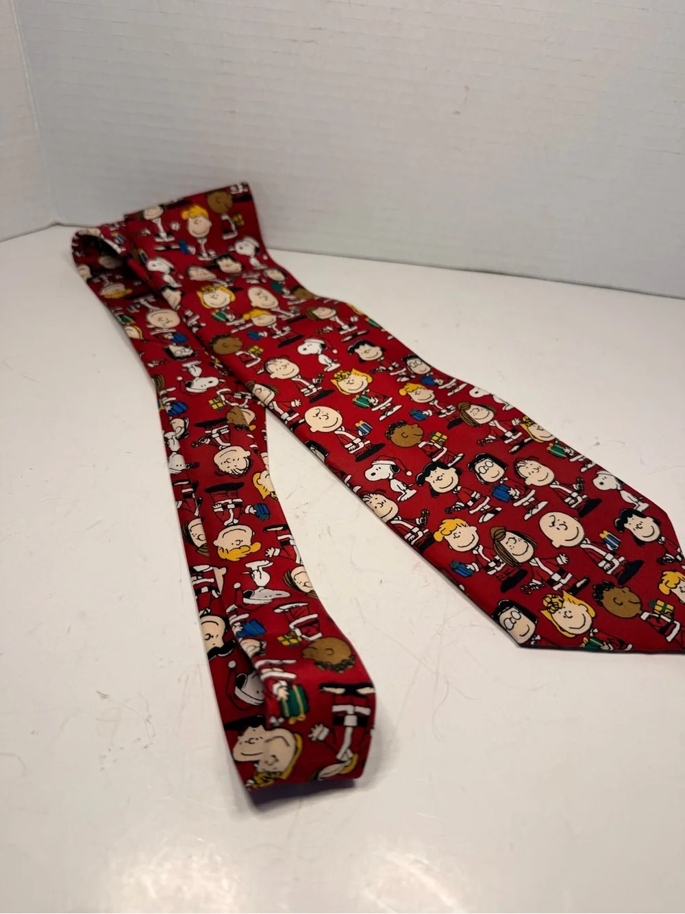 Peanuts fun red